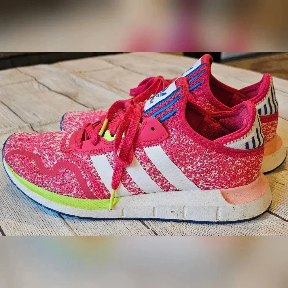 Adidas Swift Run X Unisex Youth Size 7 or Women's Size 8.5 Sneakers Colorful